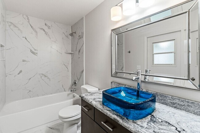 Building Photo - PENDING APPLICATION-Newly Renovated 3-Bedroom Home in Emerald Lake Colony – Move-In Special!