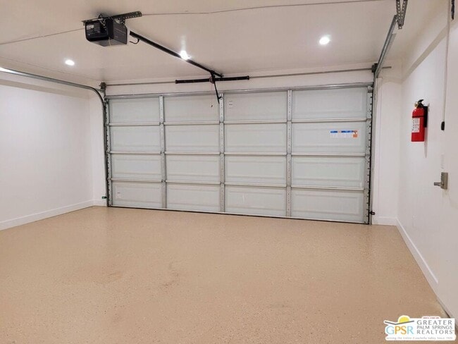 Building Photo - 505 E Molino Rd