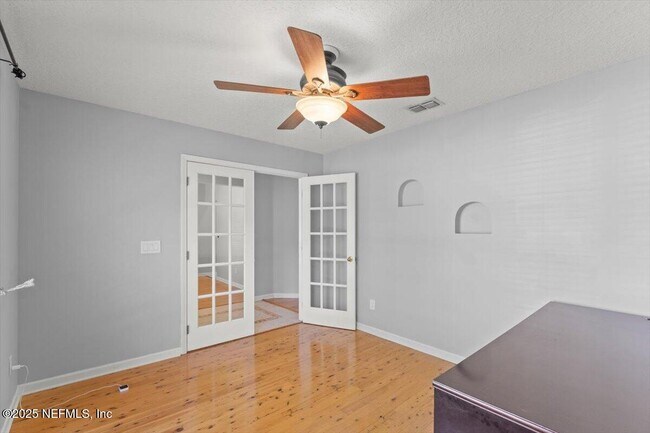 Building Photo - 1333 Lindseys Xing Dr