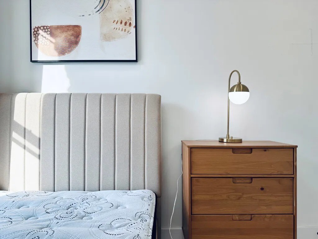 Building Photo - Furnished room/NOT APARTMENT