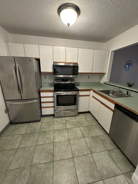 Building Photo - 101 Country Club Ct