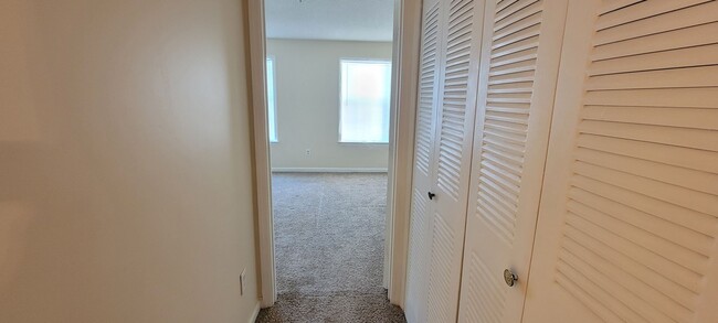 Building Photo - Affordable Roomate Floor Plan - 2 Full Bat...