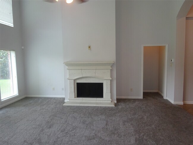Building Photo - 13502 Redwood Shores Dr