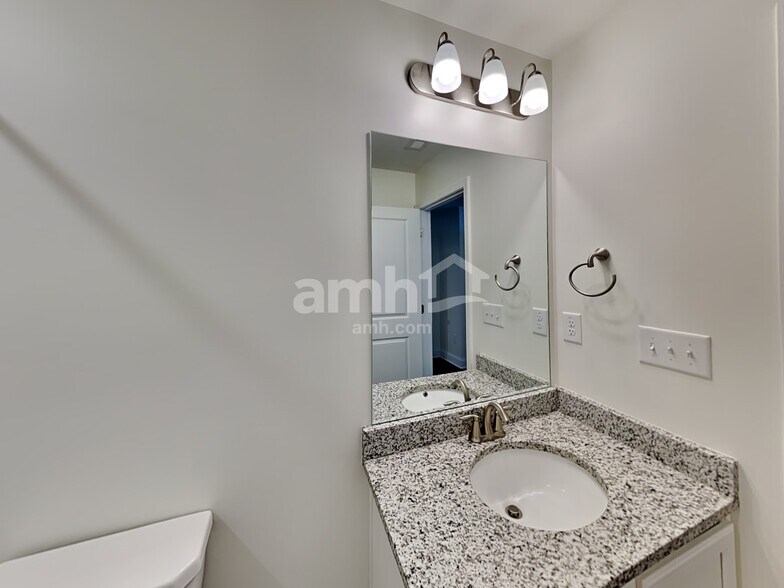 Building Photo - 5215 Smithbriar Dr
