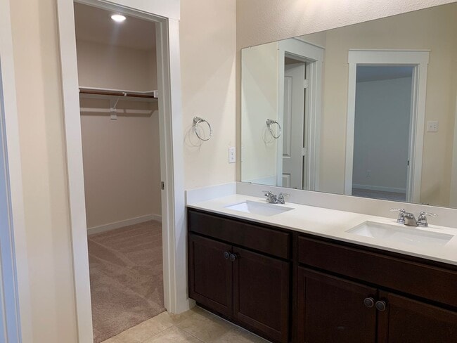 Building Photo - The Perfect Blend of Space & Location – 5 Beds Near Alliance