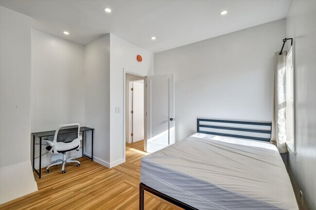 Building Photo - Move in Now! Single Bed (MALE) in Shared Room – Furnished Apt for 4 $1,100/month + $100 Utilities