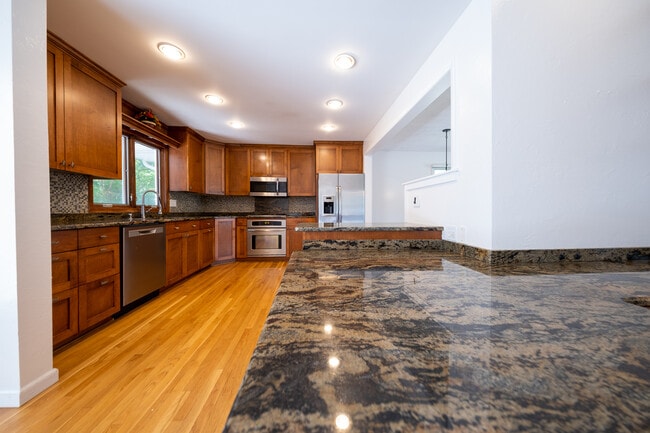 Building Photo - 6624 Southcrest Dr