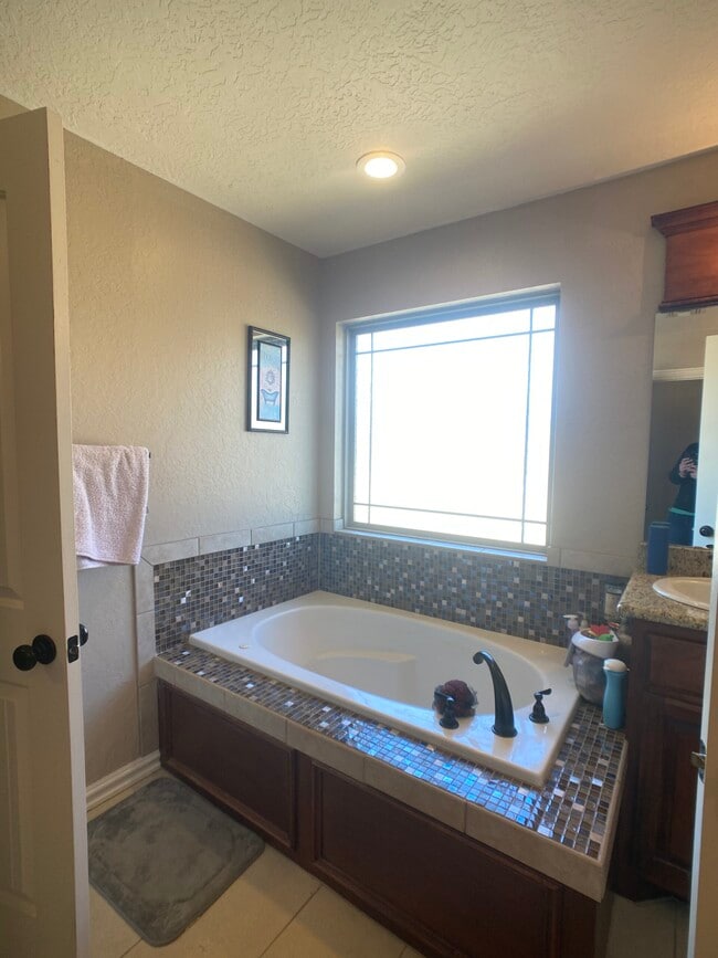 Building Photo - 1401 Limestone Way