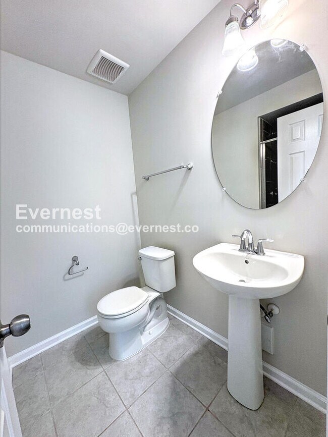 Building Photo - 7113 Rowlock Aly