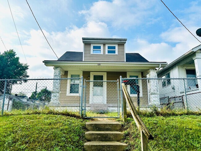 Building Photo - 2BR Corner lot house now available near Ch...