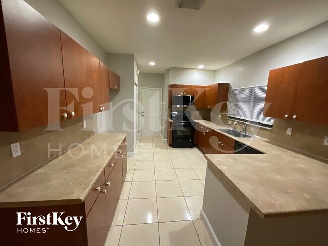 Building Photo - 377 NE 29th Terrace