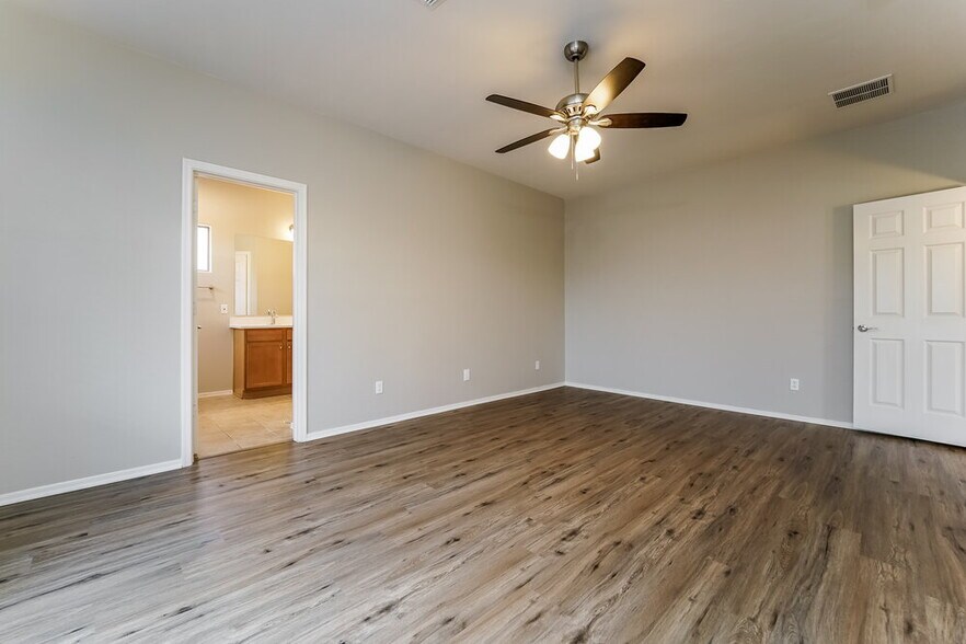 Building Photo - 60639 E Eagle Heights Dr