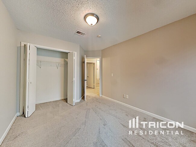 Building Photo - 1027 Chapman Cir