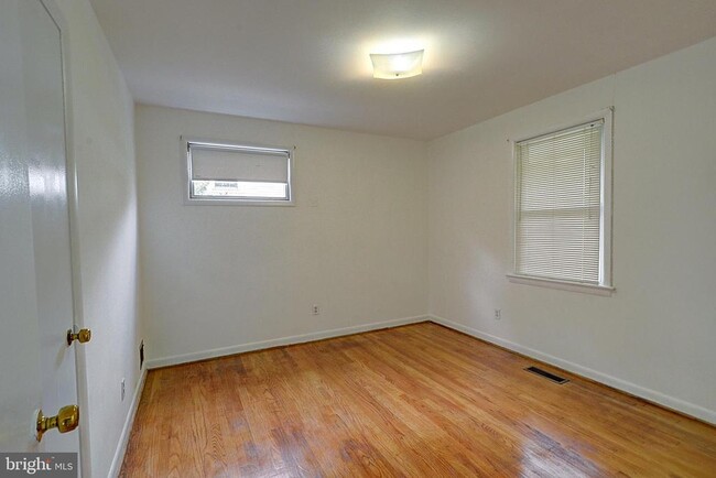 Building Photo - 3605 Dundee Driveway