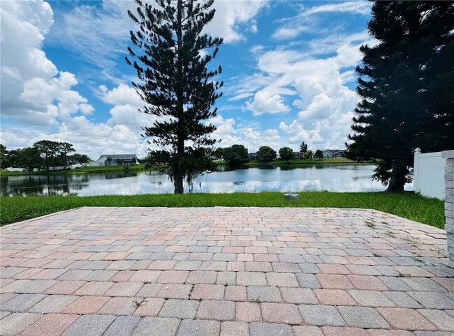 Building Photo - 2405 Queenswood Cir