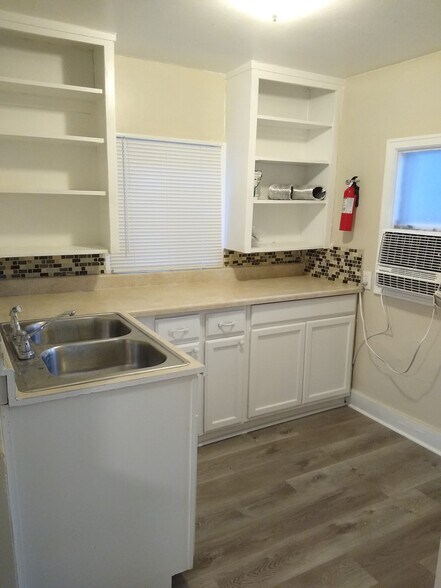 Building Photo - 2329 Van Buren Ave