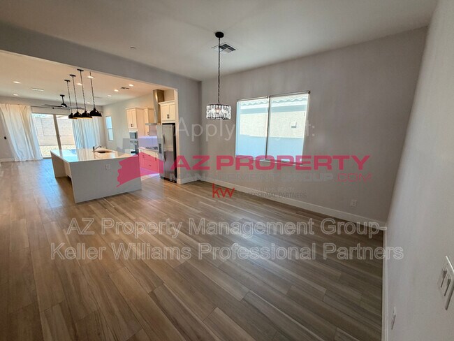 Building Photo - 13314 W Dale Ln