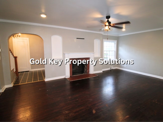 Building Photo - Adorable Brick 4 BR 1 BA House Near Golf C...