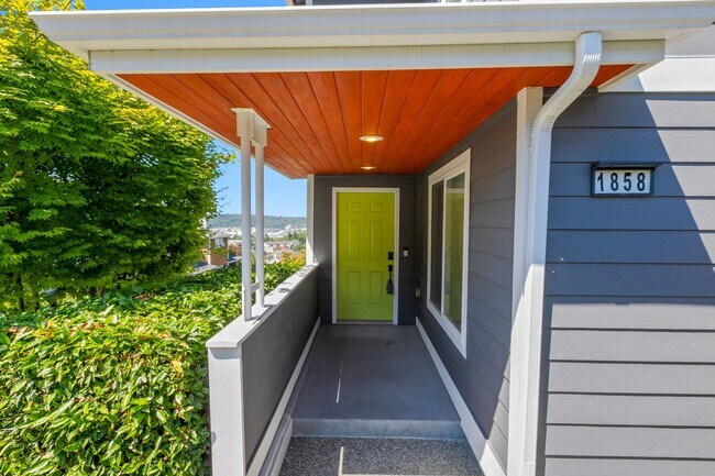 Building Photo - 3Bd/3Ba Seattle House
