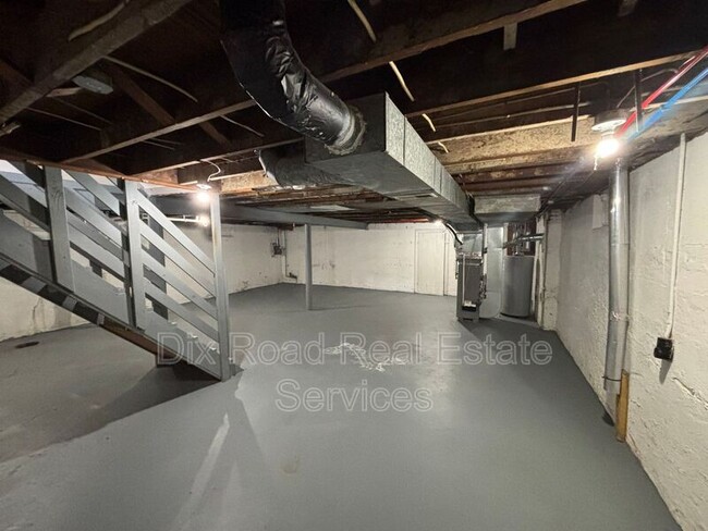 Building Photo - 525 Harrison Ave