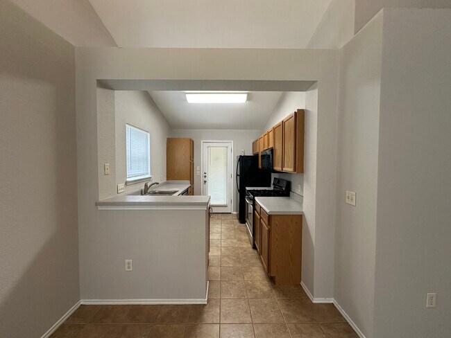 Kitchen - 2906 Whisper Oaks Ln