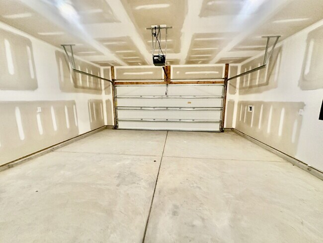 Building Photo - Beautiful New Four Bedroom Home in the Retreat at East Argent!