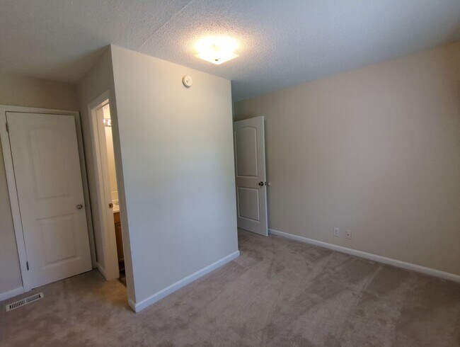 Building Photo - 7266 Valley Ln