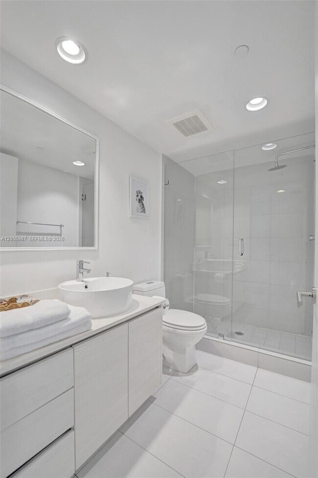 Building Photo - 2600 E Hallandale Beach Blvd
