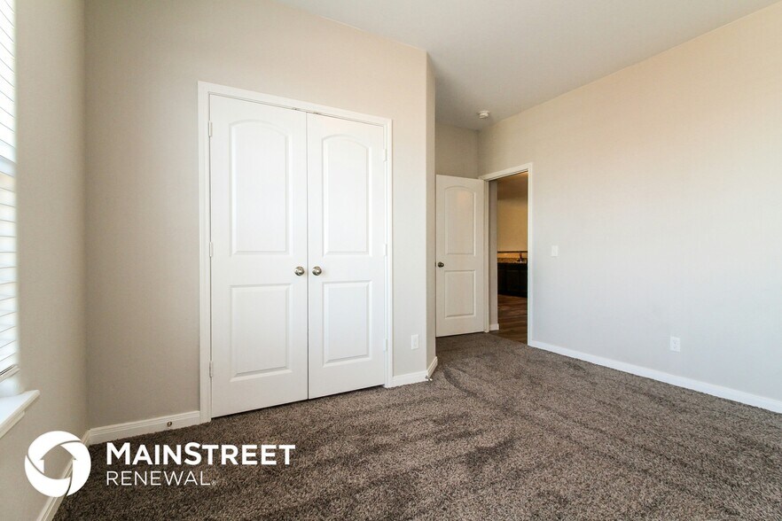 Building Photo - 320 E Georgia Terrace