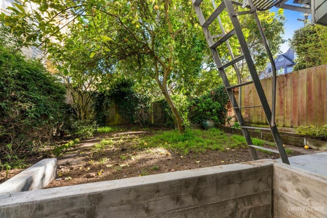 Building Photo - 422 Cole St