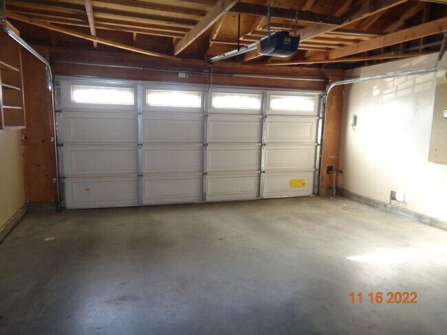 Building Photo - West Lancaster Home Offering 1383 sq. ft.