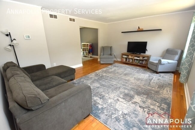 Building Photo - 700 Mt Alban Dr