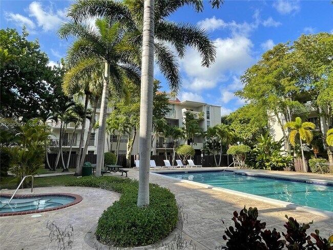 Building Photo - 6904 N Kendall Dr