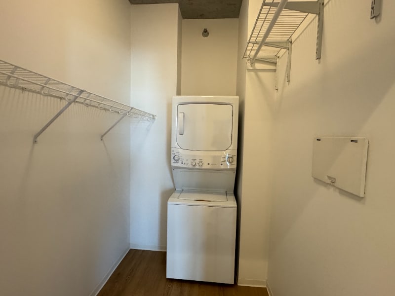 Building Photo - 1601 W Division St