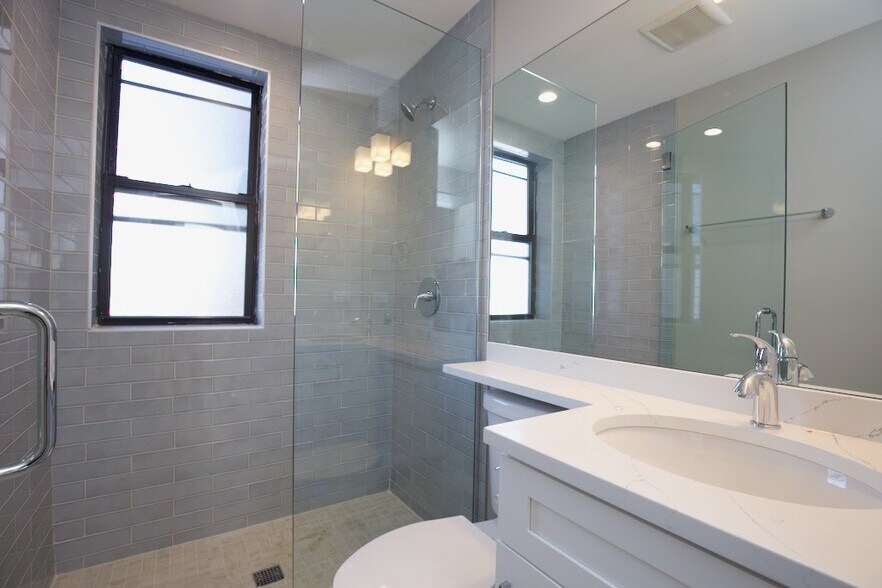 Building Photo - 3853 N Janssen Ave