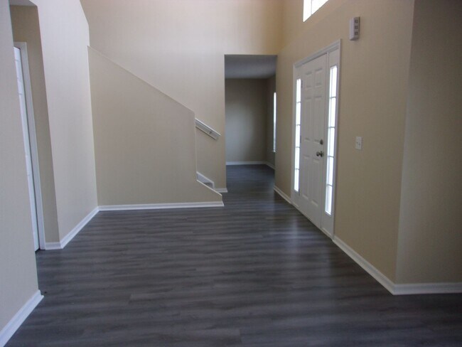 Building Photo - Beautiful 4 Bedroom