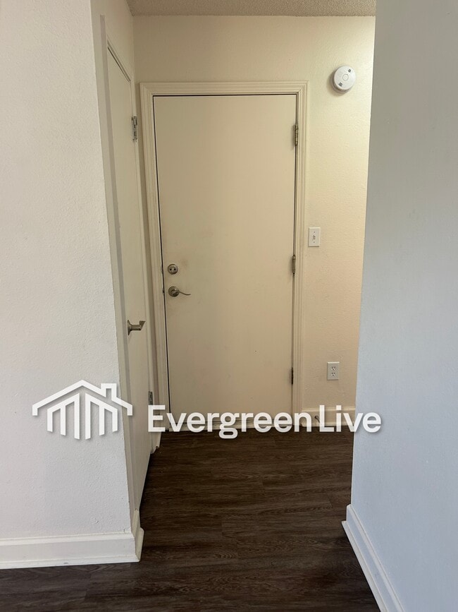 Building Photo - 60 Boreal Ct