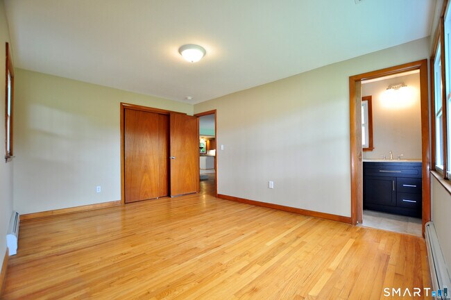 Building Photo - 84 Holcomb St