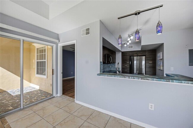 Building Photo - 2950 Viscaya Pl