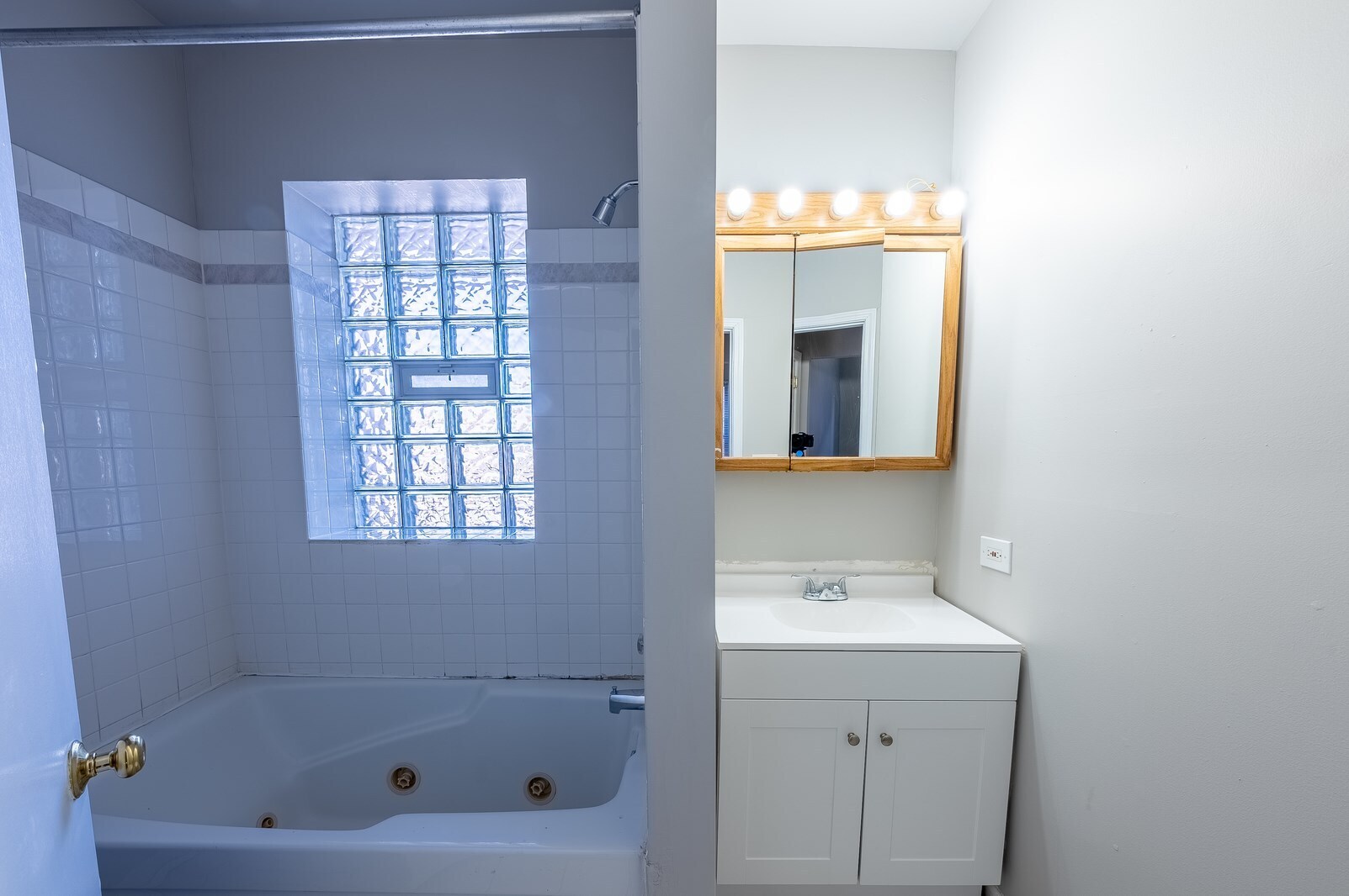 Building Photo - 6211 S Woodlawn Ave