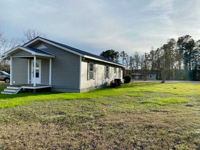 Building Photo - Amazing property! Dreamy wraparound porch! Immaculate & Completely Updated! 3 Bedrooms/2 Baths!