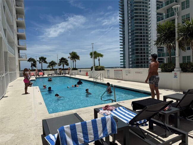 Building Photo - 1200 Brickell Bay Dr