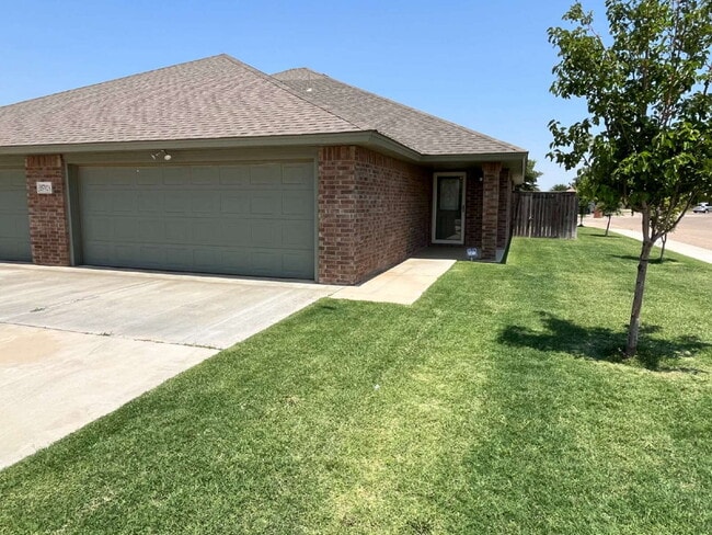 Building Photo - Spacious Unit in North Lubbock