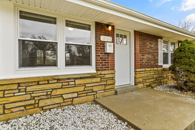 Building Photo - 1201 Billings Dr