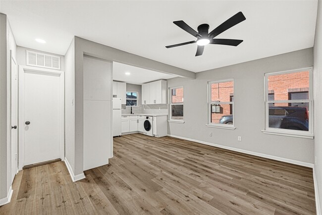 Building Photo - 5000 Pease St