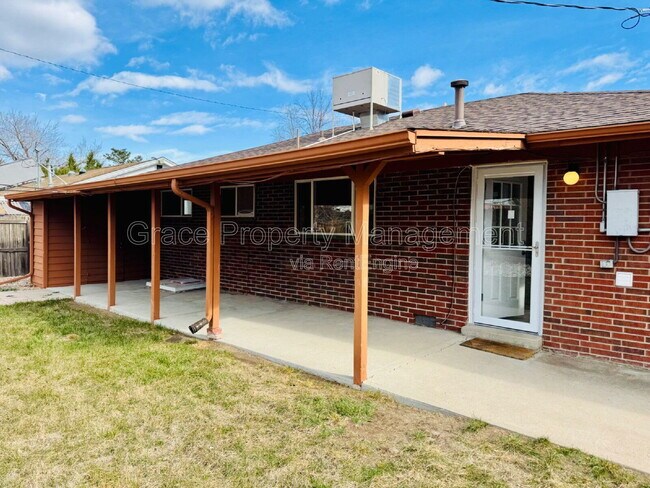 Building Photo - 411 S Simms St