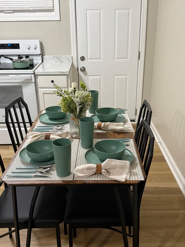 Building Photo - North Helen