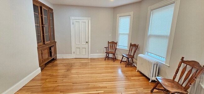 Building Photo - 28 Oakley St