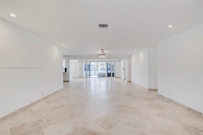 Building Photo - 2742 SE 11th St