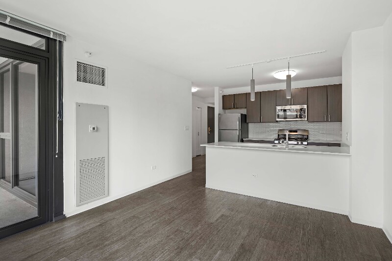 Building Photo - 176 W Superior St